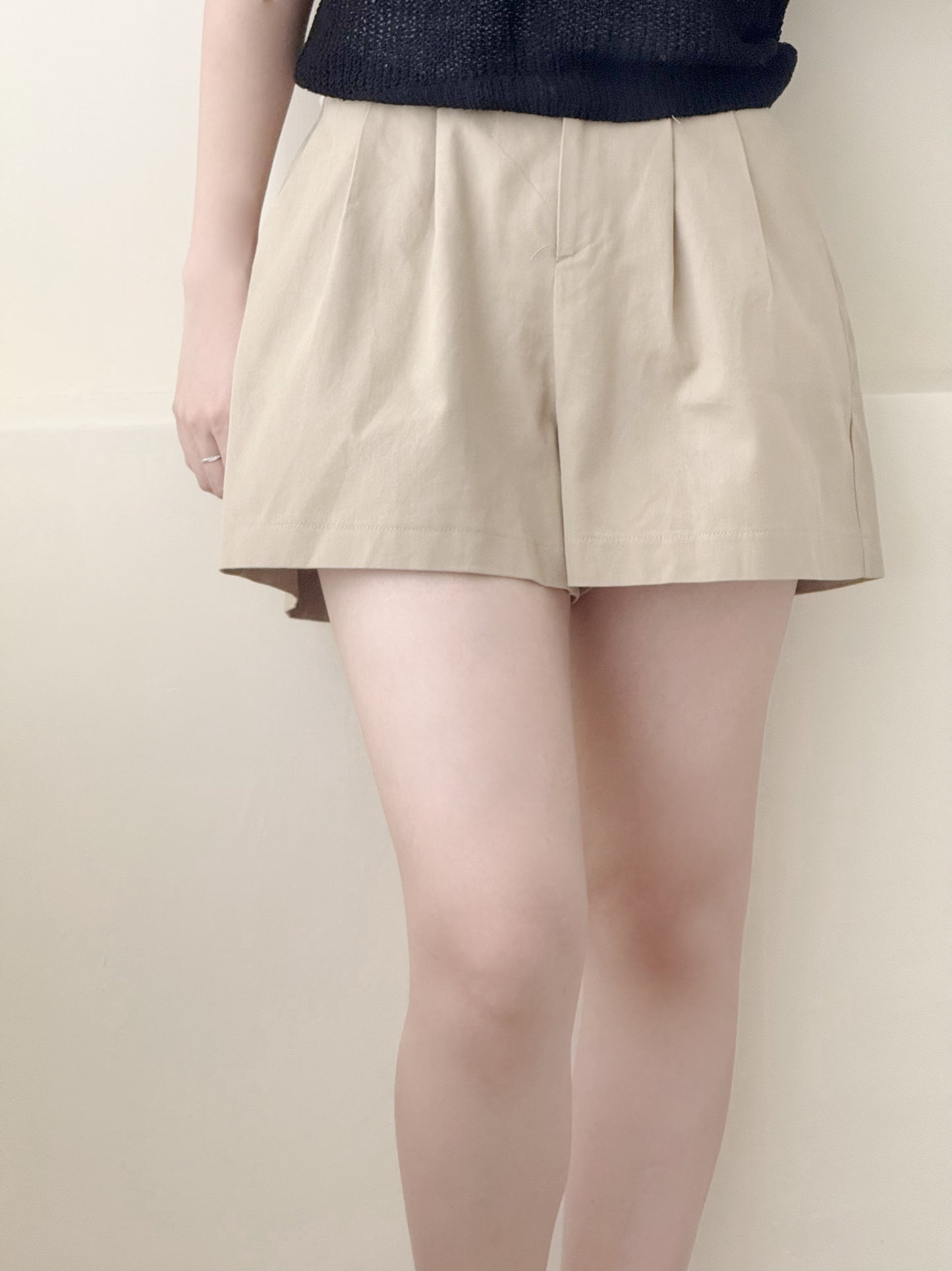 高腰卡其色短褲