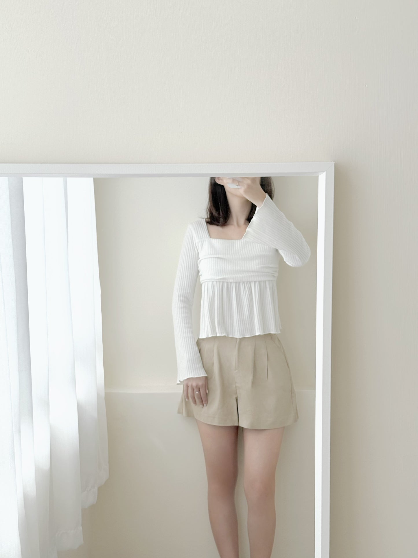 喇叭荷葉邊袖上衣