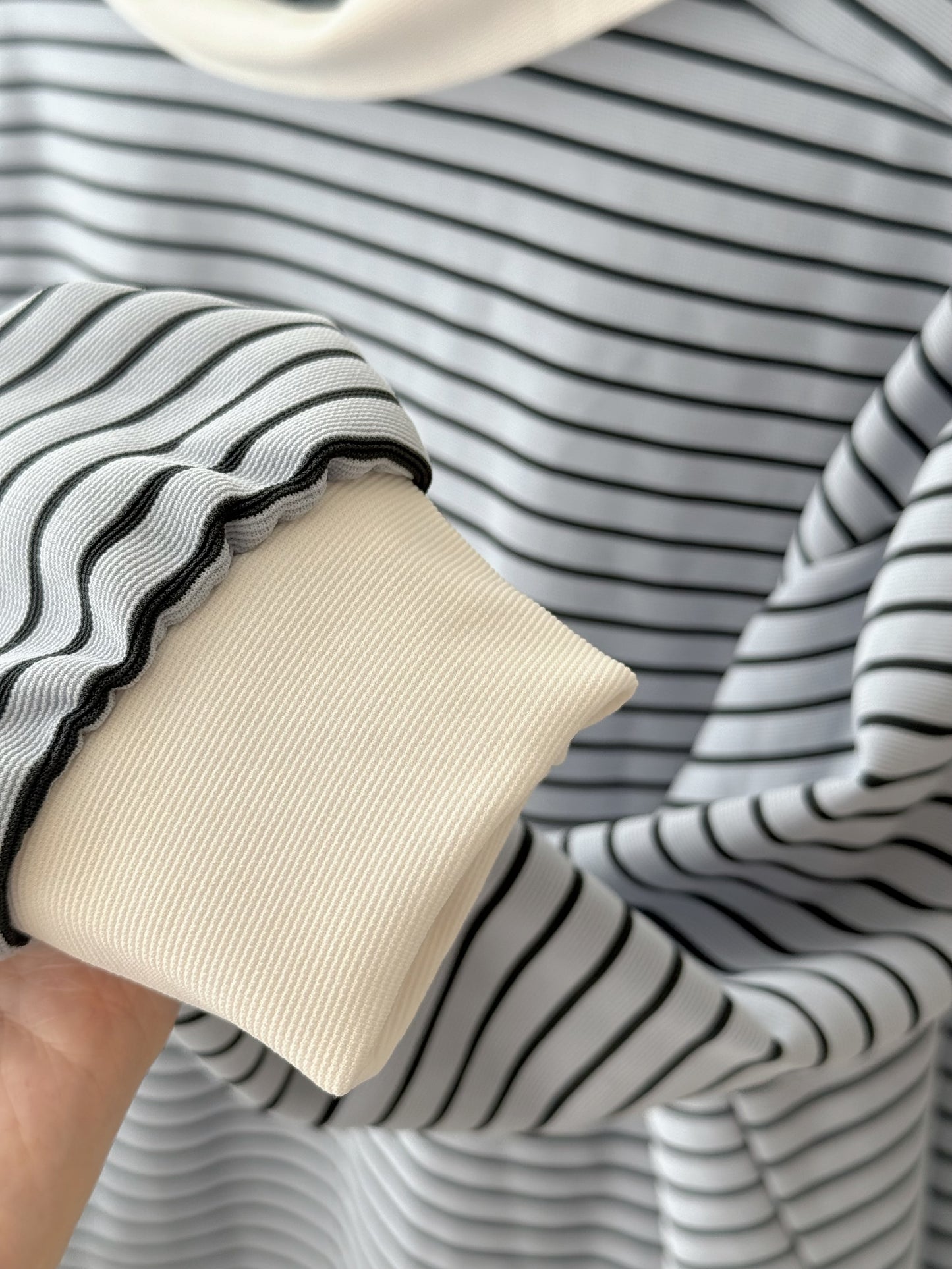 天藍色條紋長袖上衣