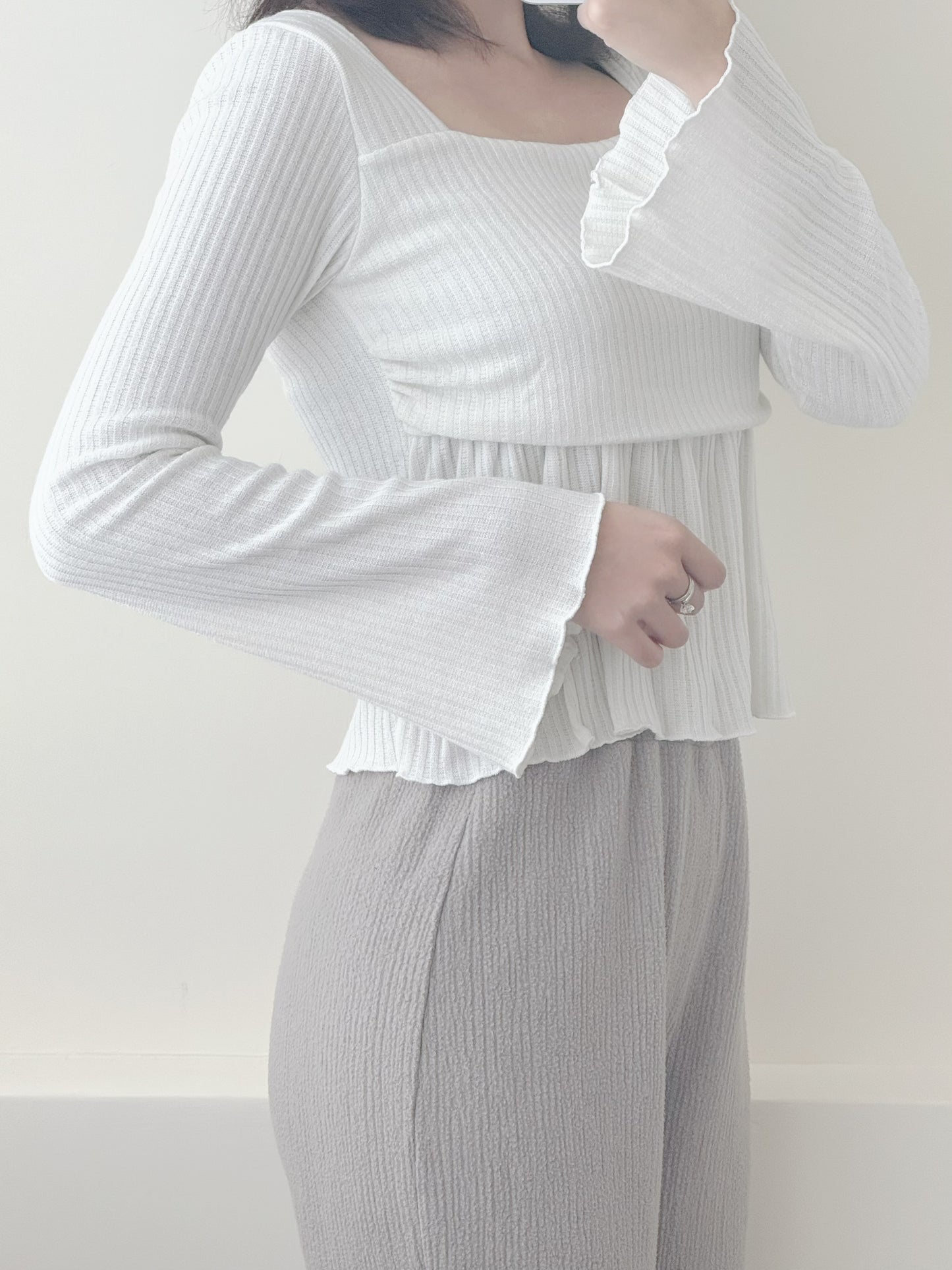 喇叭荷葉邊袖上衣