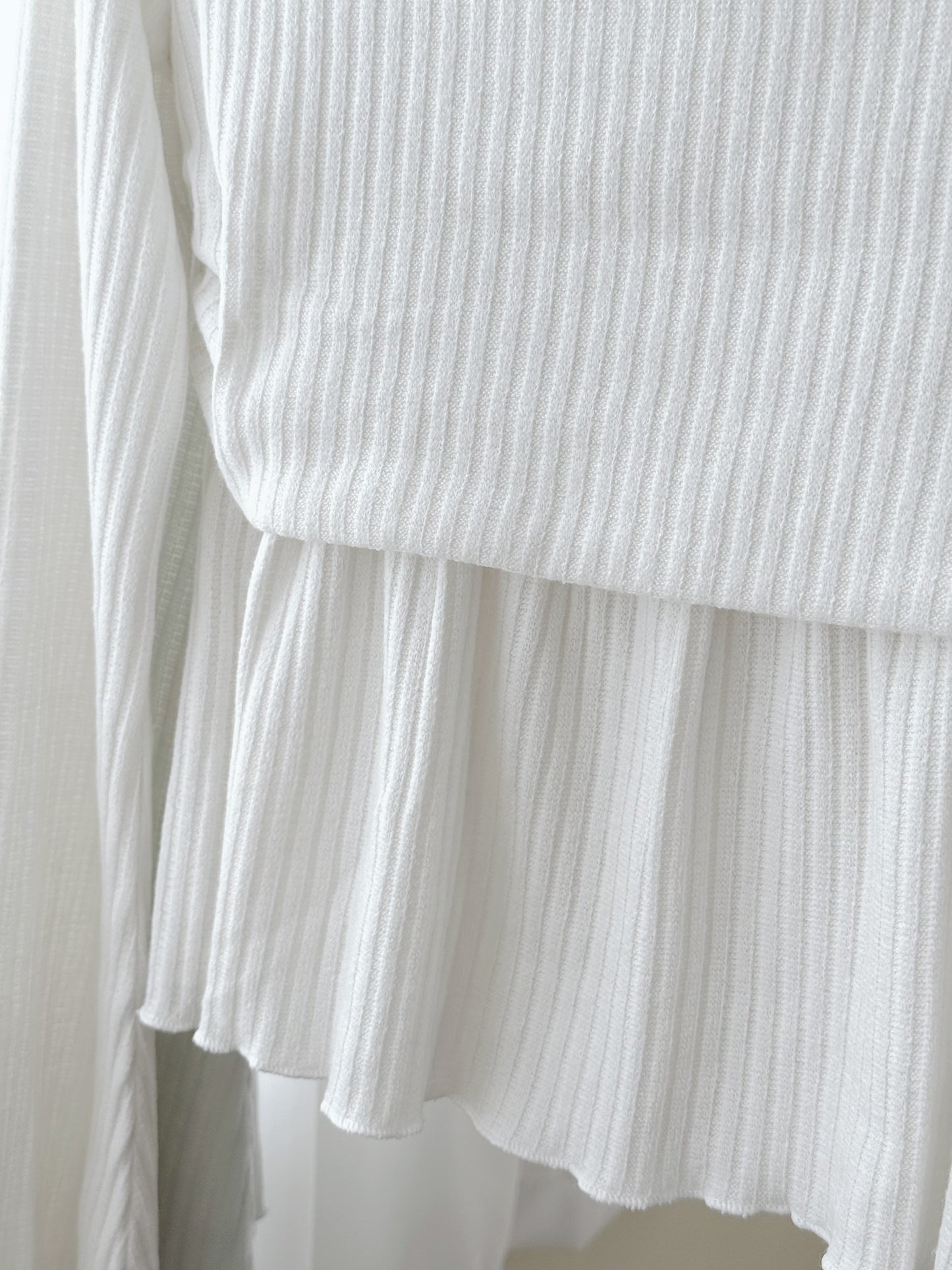 喇叭荷葉邊袖上衣