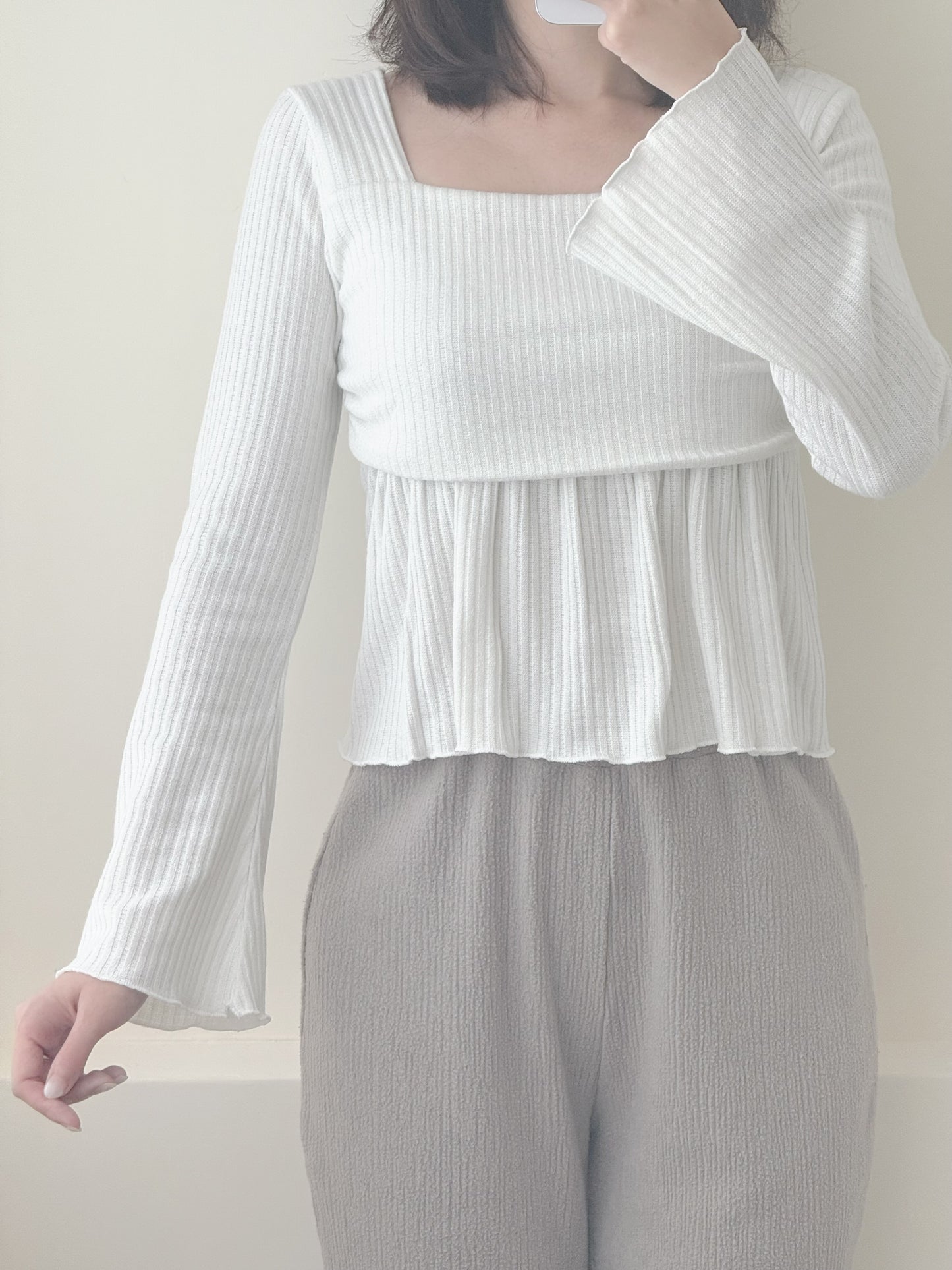 喇叭荷葉邊袖上衣