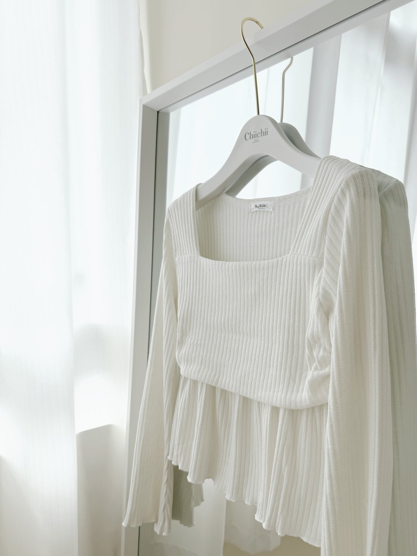 喇叭荷葉邊袖上衣