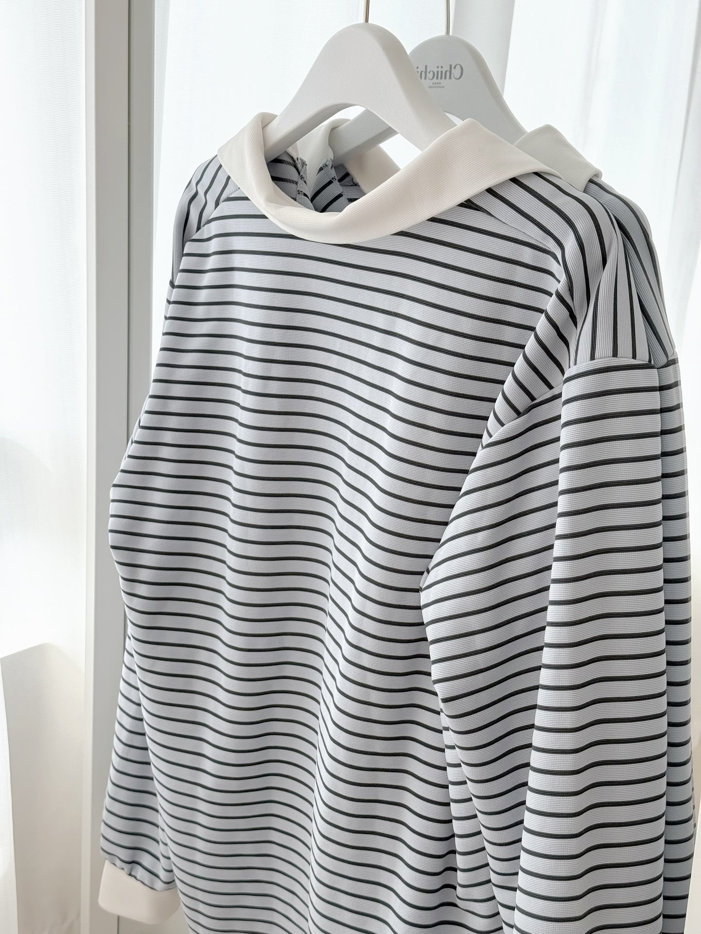 天藍色條紋長袖上衣