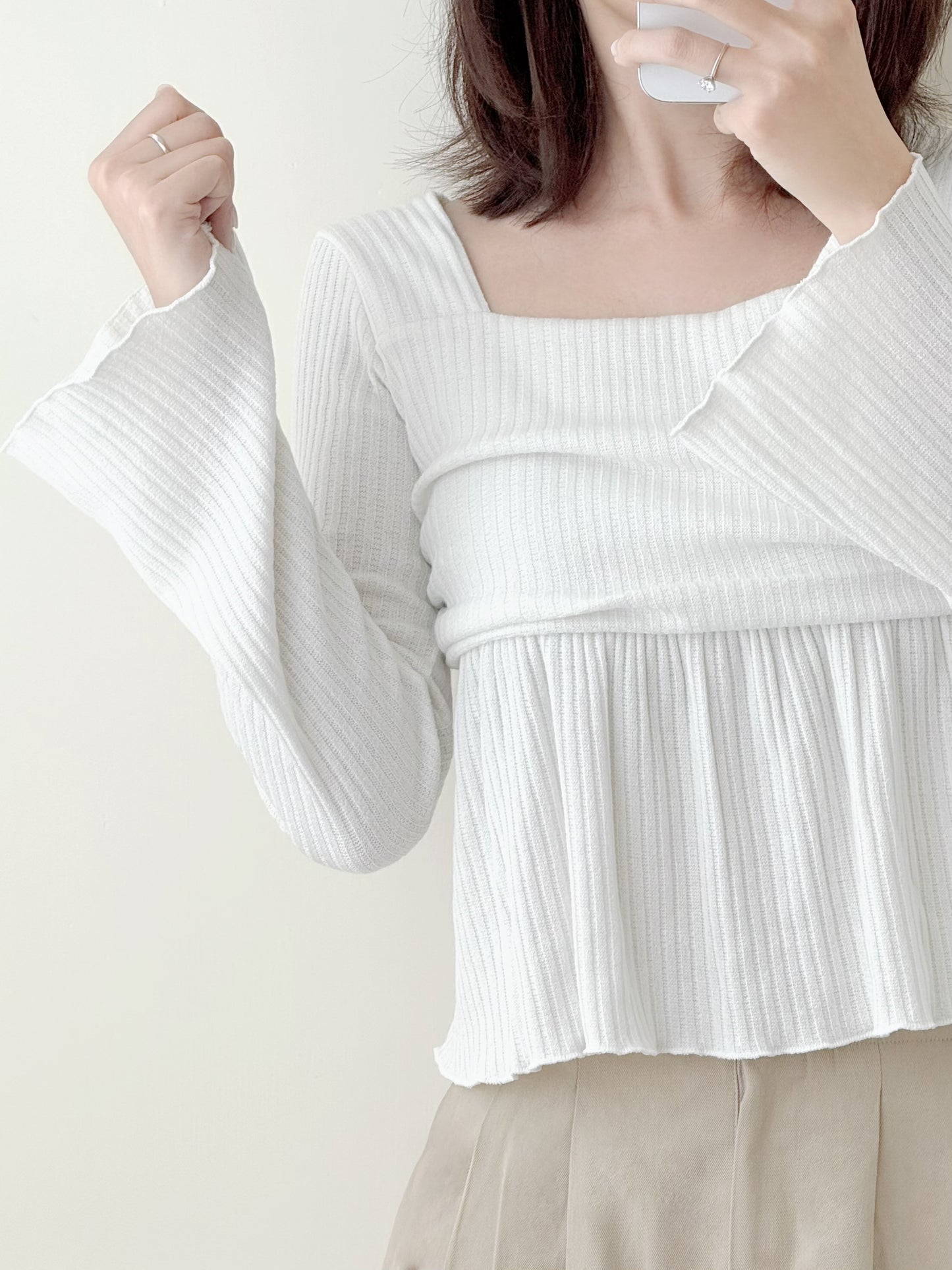 喇叭荷葉邊袖上衣